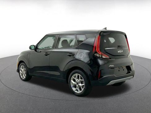 Used 2025 Kia Soul LX w/ LX Technology Package FWD image 7