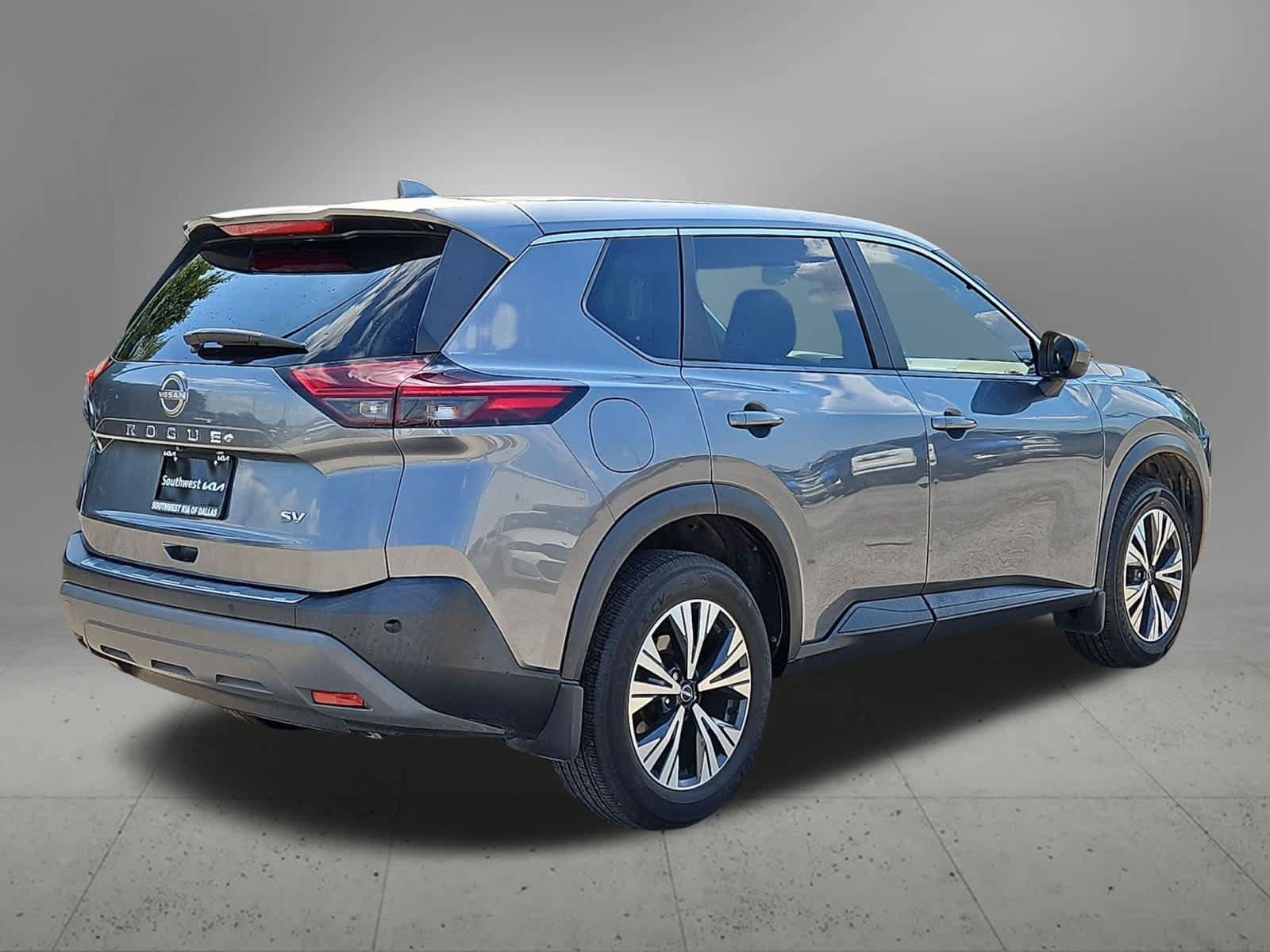 Used 2023 Nissan Rogue SV FWD image 5