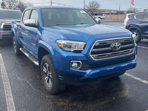 Used 2016 Toyota Tacoma Limited image 1