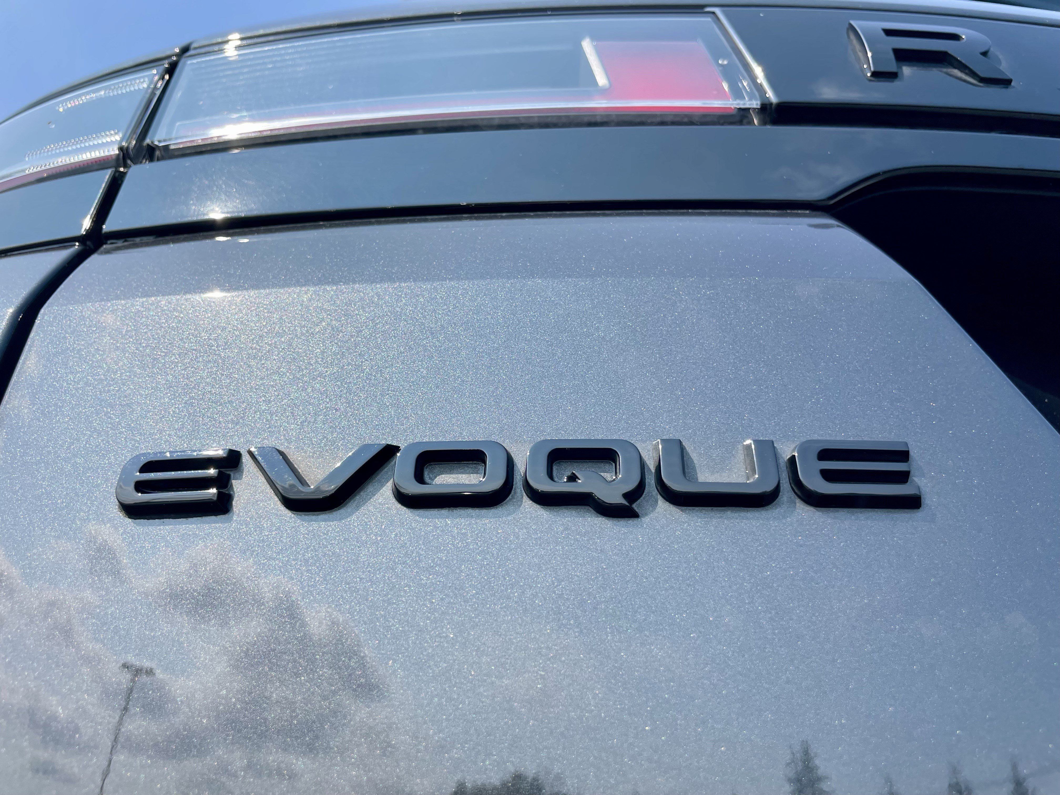 Certified 2025 Land Rover Range Rover Evoque Dynamic SE AWD/4WD image 33