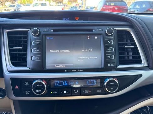 Used 2016 Toyota Highlander XLE AWD/4WD image 21