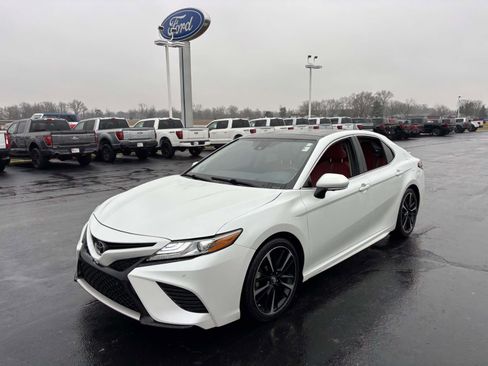 Used 2018 Toyota Camry XSE image 4