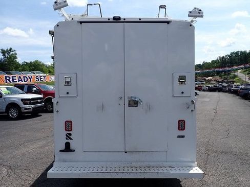 Used 2024 Ford E-350 and Econoline 350 Super Duty w/ Power Windows & Locks Group RWD image 6