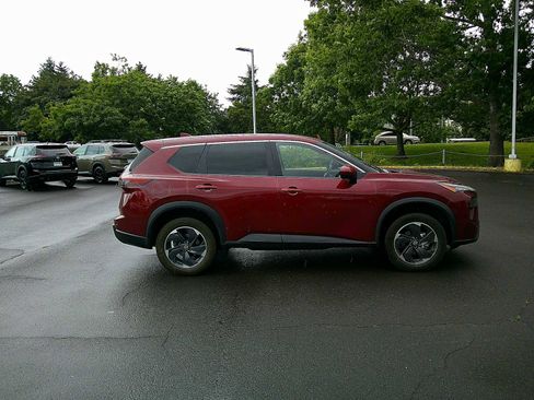 Used 2024 Nissan Rogue SV AWD/4WD image 6