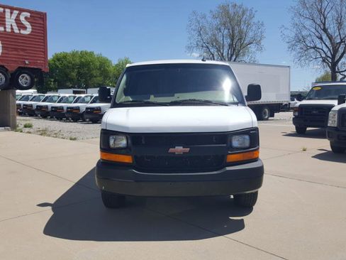 Used 2016 Chevrolet Express 2500 RWD image 4