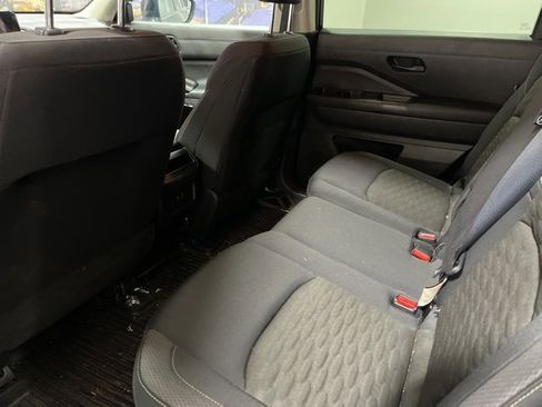 Used 2023 Nissan Pathfinder S image 27