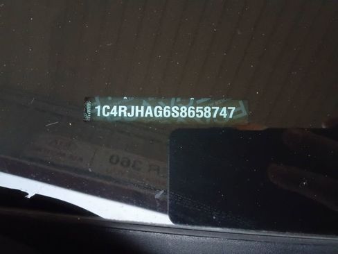 Used 2025 Jeep Grand Cherokee Altitude AWD/4WD image 3