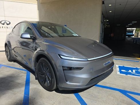 Used 2026 Tesla Model Y Premium image 1
