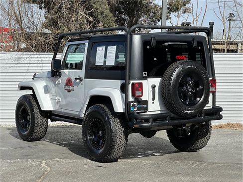 Used 2017 Jeep Wrangler Sahara w/ Connectivity Group AWD/4WD image 12