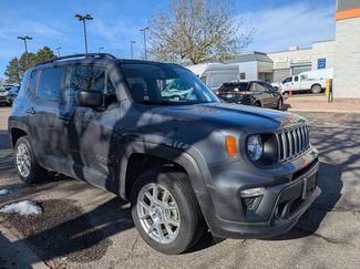 Used 2023 Jeep Renegade Latitude w/ Premium Group AWD/4WD video 3