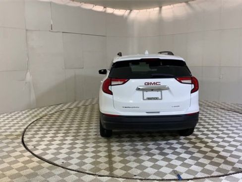 Used 2023 GMC Terrain SLE w/ Driver Convenience Package image 7