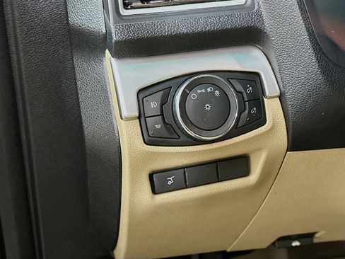 Used 2016 Ford Explorer XLT w/ Equipment Group 202A image 16