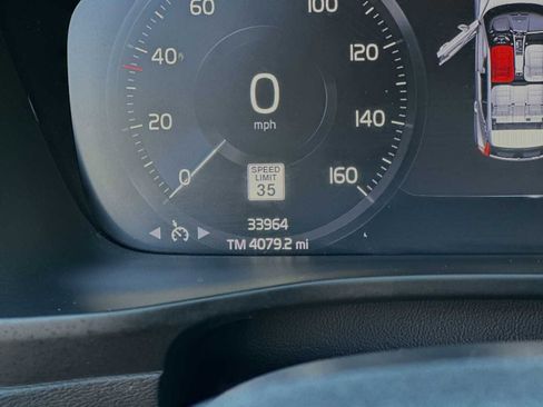 Used 2020 Volvo XC40 T4 Momentum FWD image 25