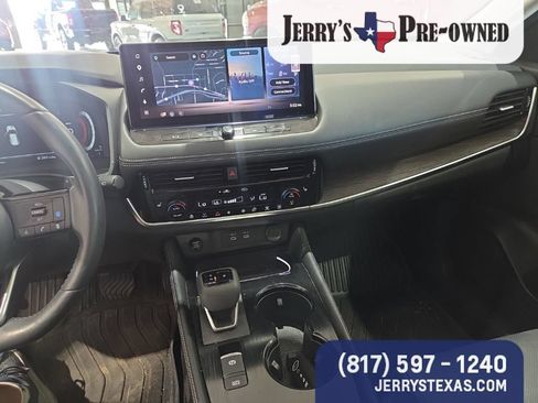 Used 2024 Nissan Rogue Platinum w/ Platinum Premium Package FWD image 10