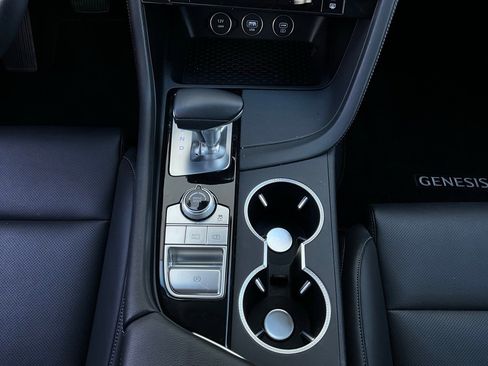 Used 2025 Genesis G70 2.5T image 15