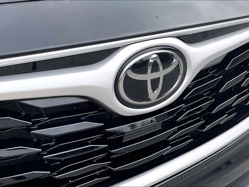 Used 2023 Toyota Highlander L image 33