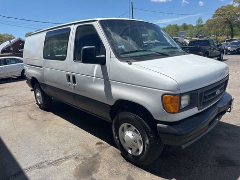 Used 2005 Ford E-250 and Econoline 250 RWD image 13