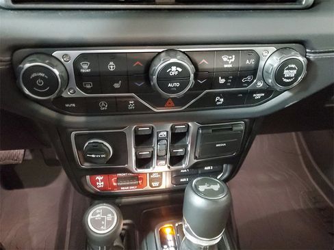 Used 2025 Jeep Wrangler Unlimited Rubicon image 21