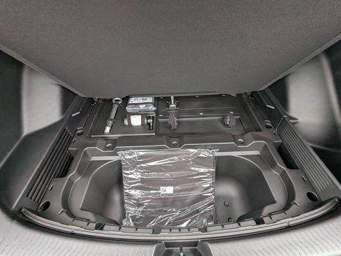 New 2026 Chevrolet Equinox EV LT FWD image 54