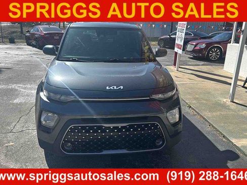Used 2022 Kia Soul EX FWD image 2