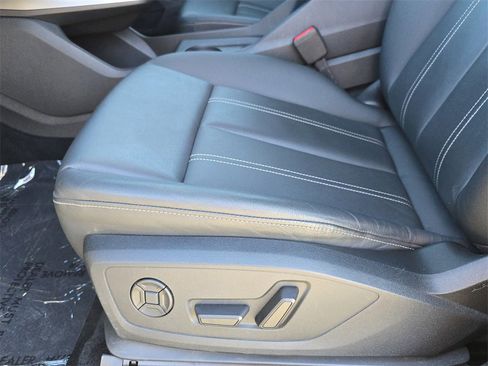 Used 2023 Audi Q4 e-tron Premium Plus w/ Premium Plus image 21