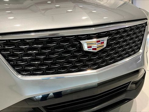 Used 2024 Cadillac XT4 Premium Luxury image 33