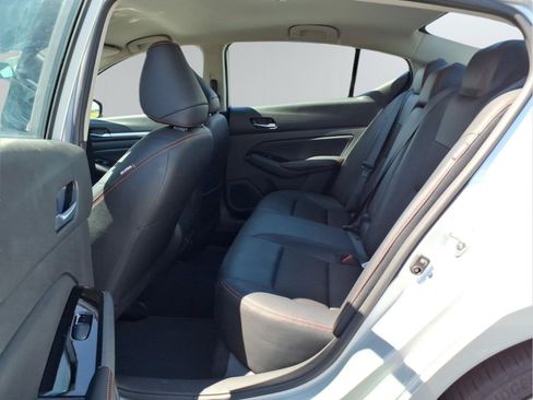 Used 2025 Nissan Altima 2.5 SR FWD image 12