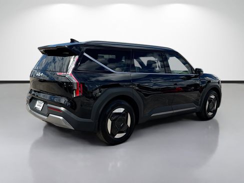Used 2024 Kia EV9 Wind AWD/4WD image 3