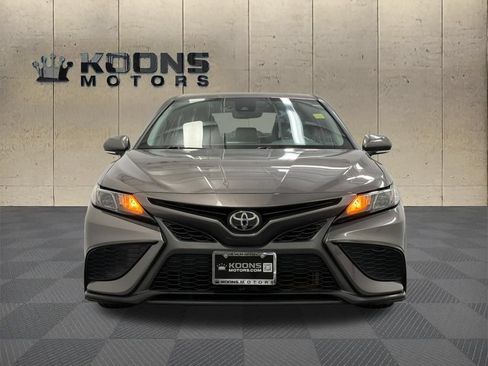 Used 2022 Toyota Camry SE FWD image 3