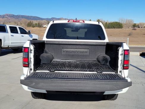 Used 2024 Nissan Frontier SV image 12