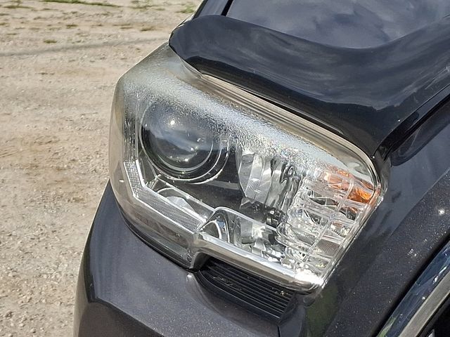 Used 2018 Toyota Tacoma TRD Sport AWD/4WD image 28