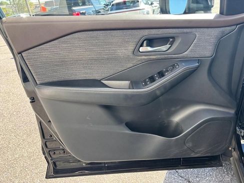 Used 2023 Nissan Rogue SV FWD image 8