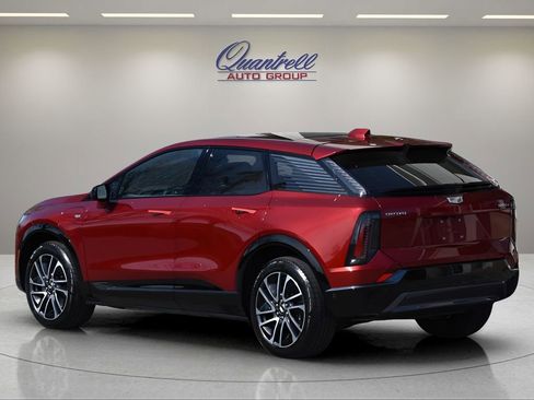Certified 2025 Cadillac Optiq Sport 2 w/ LPO, Floor Liner Package AWD/4WD image 6