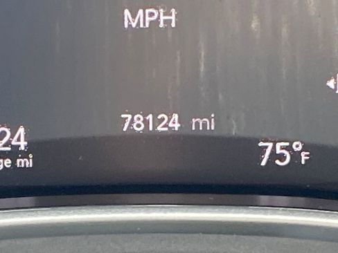 Used 2023 Chrysler Pacifica Touring-L FWD image 10
