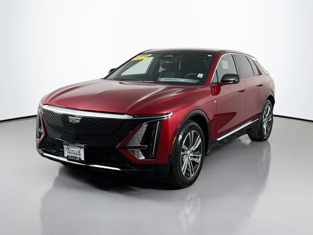 Used 2024 Cadillac Lyriq Luxury AWD/4WD image 2