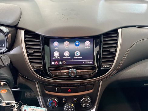 Used 2021 Chevrolet Trax LS w/ Tint and Cruise Package FWD image 9