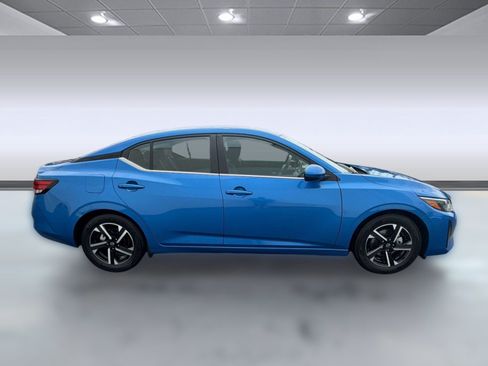 Used 2025 Nissan Sentra SV FWD image 8