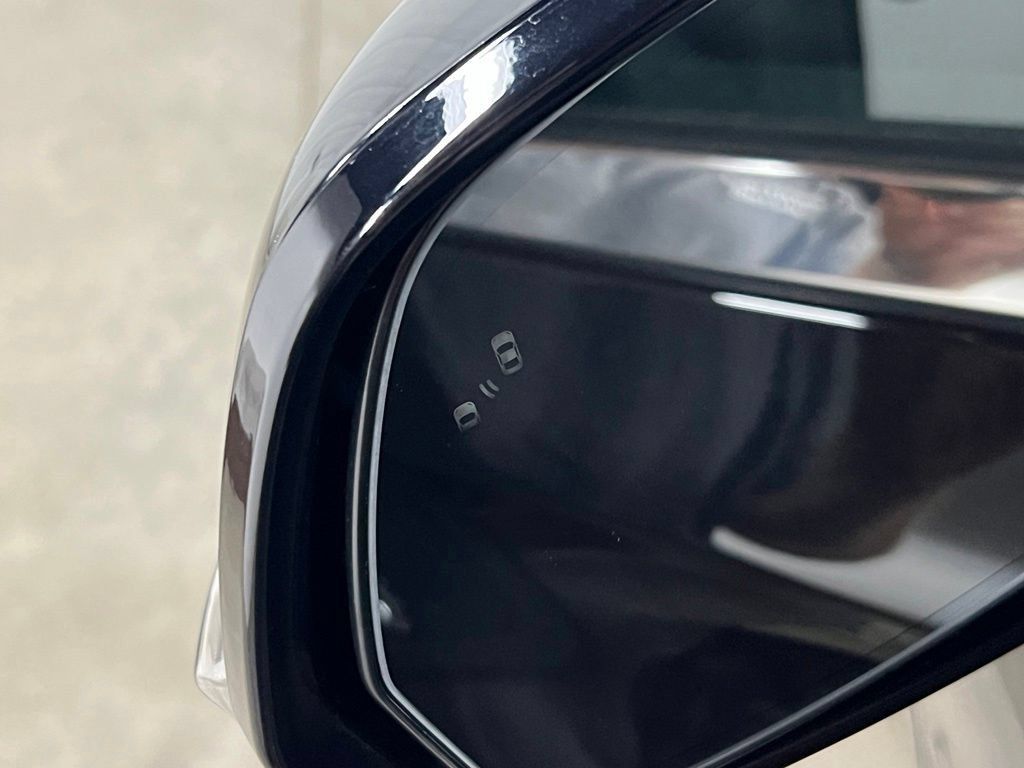 Used 2023 Lincoln Aviator AWD image 13