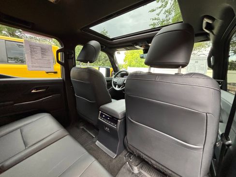 Used 2024 Lexus GX 550 w/ Accessory Package (Z1) AWD/4WD image 34