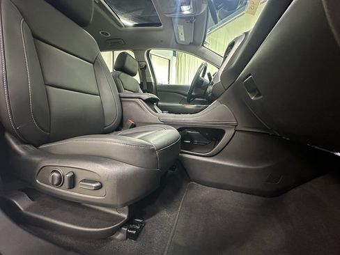 Used 2023 GMC Acadia SLT w/ Elevation Edition AWD/4WD image 18