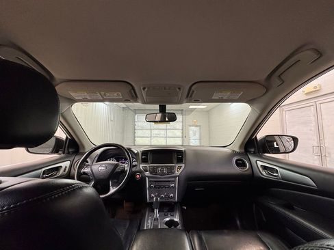 Used 2018 Nissan Pathfinder SL FWD image 19