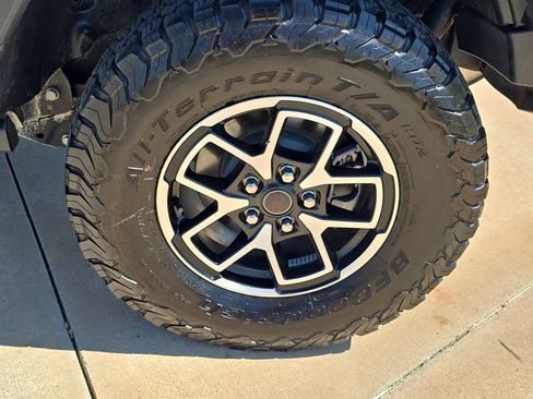 Used 2024 Jeep Wrangler Unlimited Rubicon AWD/4WD image 32
