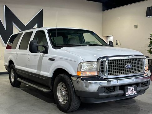 Used 2002 Ford Excursion XLT RWD image 2