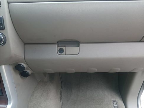 Used 2009 Nissan Pathfinder LE RWD image 52