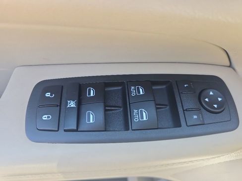 Used 2022 Jeep Grand Cherokee Laredo E AWD/4WD image 12