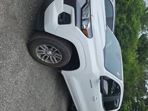 Used 2024 Chevrolet Colorado LT w/ LT Convenience Package II AWD/4WD image 6