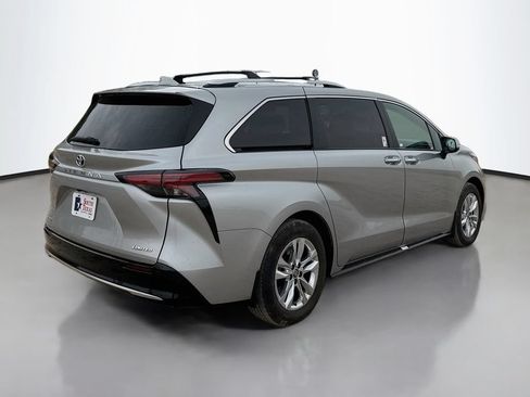 Used 2025 Toyota Sienna Limited AWD/4WD image 7