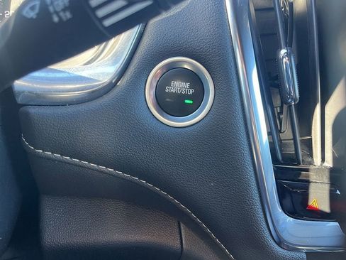 Used 2023 Chevrolet Traverse LT image 37