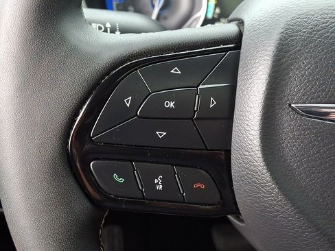 Used 2025 Chrysler Pacifica Limited FWD image 22