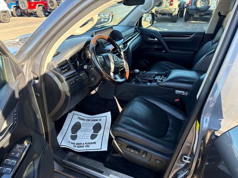 Used 2018 Lexus LX 570 Base image 10